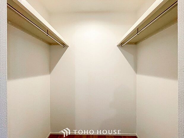 衣類だけでなく大きな荷物も収納でき、お部屋がすっきりします。