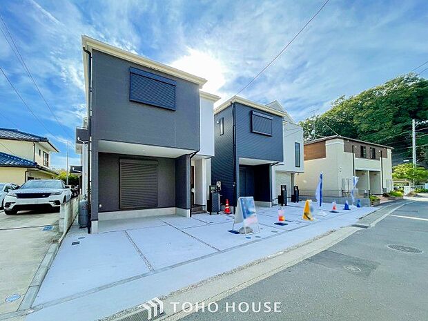 閑静な住宅街の一角、ひと時のくつろぎが生まれ、ゆっくりと愛着が育まれていきます。