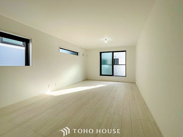 落ち着いた雰囲気に包まれた伸びやかな空間で、ゆったりと家族団らんの時間を過ごせます。