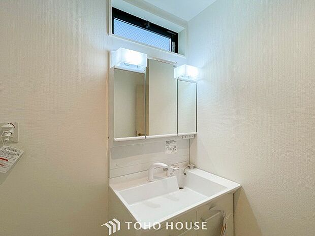 洗面台・洗面所十分な大きさの洗面台は、朝の慌ただしい時間でも余裕とゆとりを感じて頂けます。