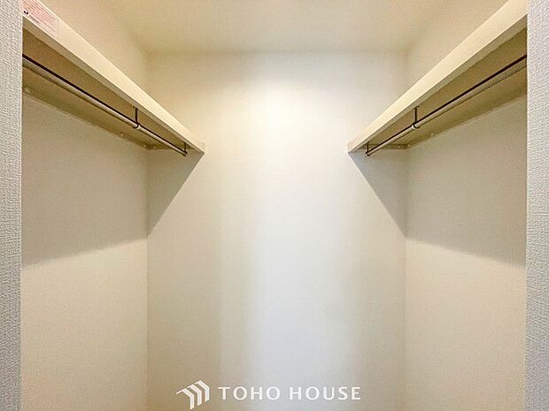 衣類だけでなく大きな荷物も収納でき、お部屋がすっきりします。
