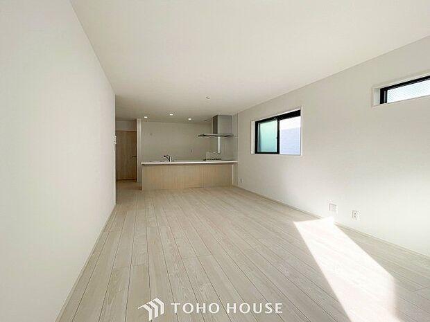 忙しい朝でも、しっかり家族が揃って食事をして頂けるゆとりある大きさのダイニングスペース。