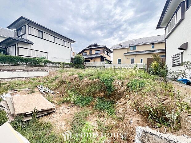 閑静な住宅街の陽当りに恵まれた土地で寛ぎに満ちた生活を。