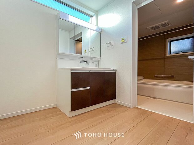 清潔感のあるプライベート空間は、身だしなみチェックや肌のお手入れに最適です。