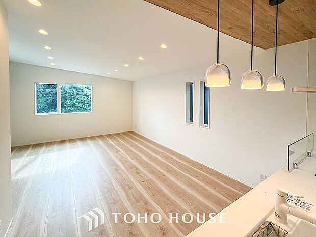 落ち着いた雰囲気に包まれた伸びやかな空間で、ゆったりと家族団らんの時間を過ごせます。