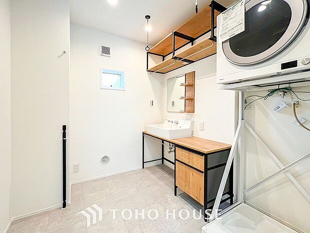 洗濯機を配置しても十分なスペースを確保しております。