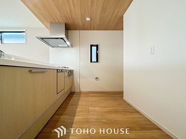 プライベートスペースを彩るインテリアとしての美と、快適な日常を支える機能性と強さがひとつになったキッチンです。