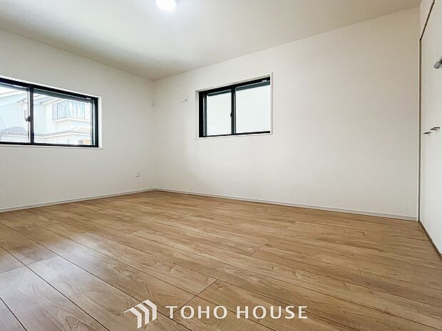 1日の疲れを癒し、心地よく寛げるようゆったりとした広さを確保しています。