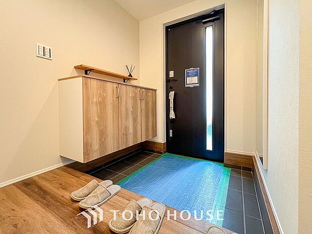 帰宅されるご家族や、訪れる方を優しく迎える・安らぎに満ちた生活空間を予感させてくれます。