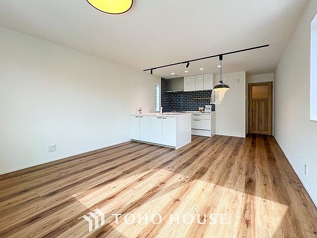 落ち着いた雰囲気に包まれた伸びやかな空間で、ゆったりと家族団らんの時間を過ごせます。