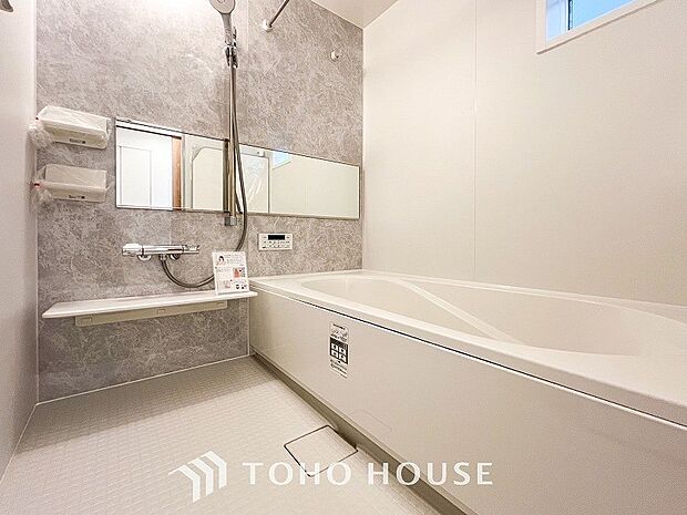 一日の疲れが癒される優雅なバスタイムを堪能できるゆとりあるバスルームです。