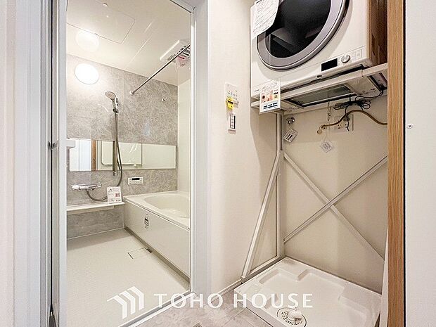 洗濯機を配置しても十分なスペースを確保しております。