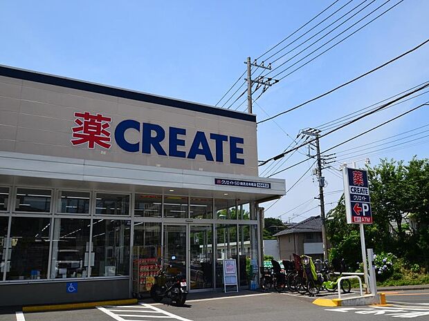 お薬や日用品はもちろん、冷蔵食品・冷凍食品・酒などをお手ごろ価格で取り揃える頼もしいお店。