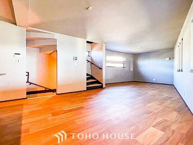 光と風があふれる開放的なリビングダイニングには自然と家族みんなが集まってきます。