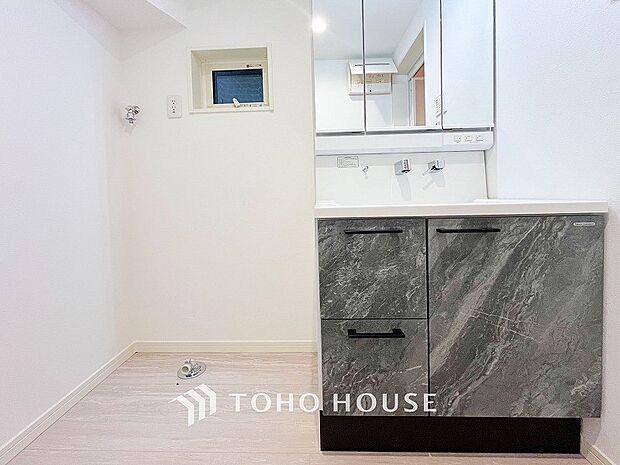 洗面台・洗面所洗面ボウルとカウンターが一体となり、お掃除しやすい洗面化粧台。