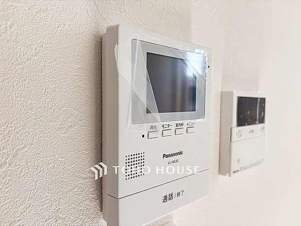 誰が来てもわかる様にモニター付きインターホンを設置。