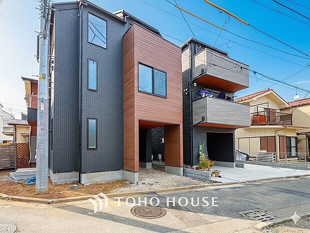 前面道路含む現地写真『快適』は「家」と「街」と「環境」が調和した時に訪れるだと改めて感じさせてくれます。