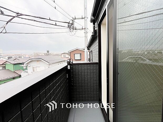 心地よい風を肌で感じることのできるバルコニー。