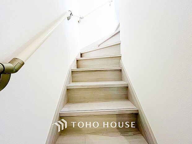 階段にはお子様やお年寄りに安心な手すりをご用意。