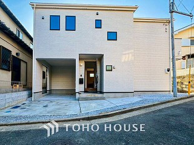 住む人や訪れる人やさしくエスコートする玄関アプローチ。