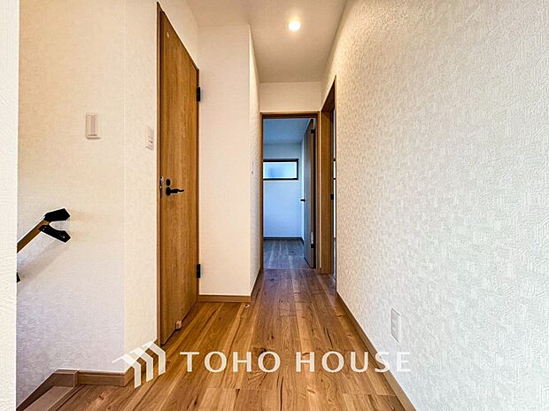 やわらかな陽射しがふりそそぎ、ゆったりした時間が流れる室内。