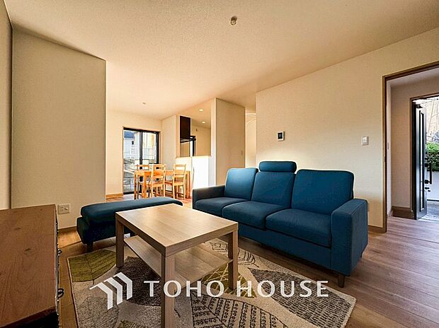 光と風があふれる開放的なリビングダイニングには自然と家族みんなが集まってきます。