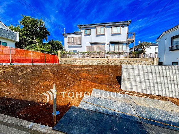 閑静な住宅街の一角、ひと時のくつろぎが生まれ、ゆっくりと愛着が育まれていきます。