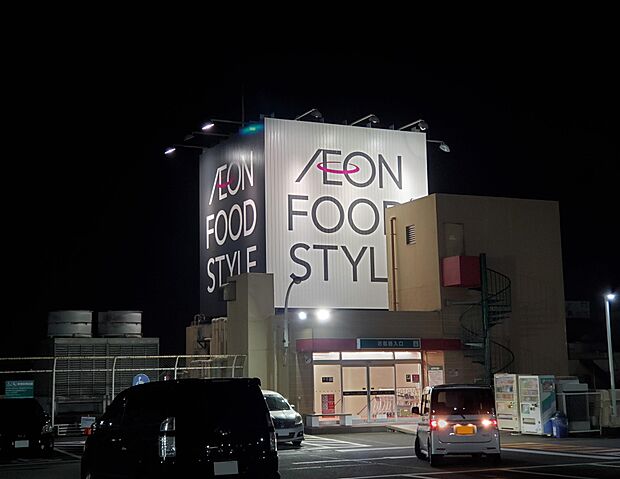 ベビー・子ども用品店やスクール洋品店など、子育てファミリーには嬉しいテナントが揃っています。