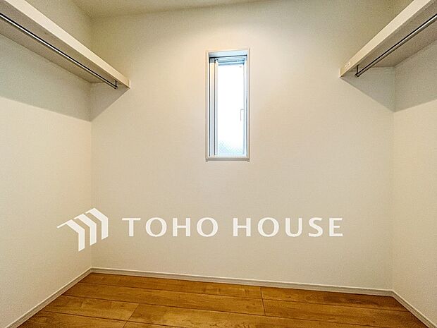 衣類だけでなく大きな荷物も収納でき、お部屋がすっきりします。