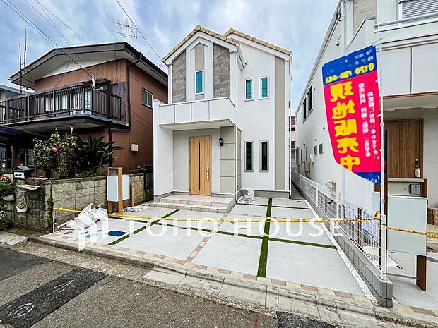 閑静な住宅街の一角、ひと時のくつろぎが生まれ、ゆっくりと愛着が育まれていきます。