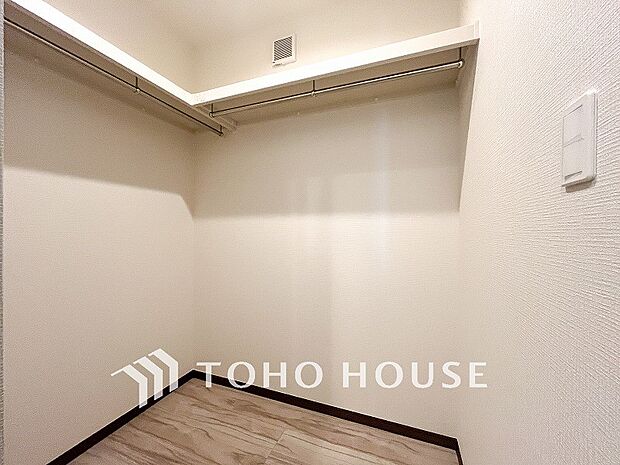衣類だけでなく大きな荷物も収納でき、お部屋がすっきりします。