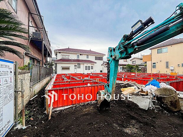 閑静な住宅街の陽当りに恵まれた土地。たくさんの想いが美しいカタチに彩られます。