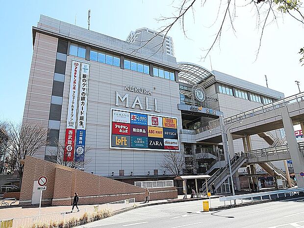 休日はご家族連れなどで賑わう東戸塚駅前にある複合商業施設。普段のお買い物からグルメまで楽しめます。