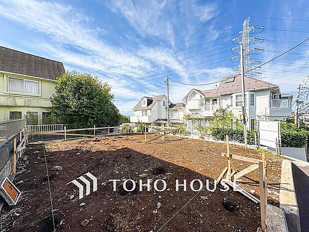 爽やかな青空の下に贅沢なほどに降り注ぐ陽光、豊かな居住性と、クオリティが見事に調和した住空間。