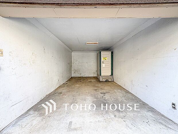 大切なお車を雨や風から守ってくれる地下車庫付です。