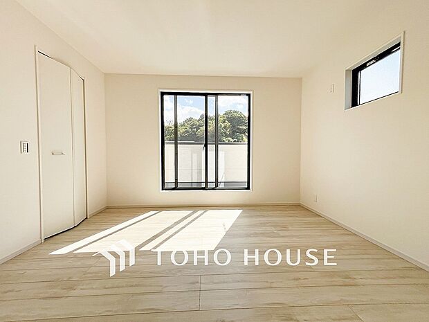 1日の疲れを癒し、心地よく寛げるようゆったりとした広さを確保しています。