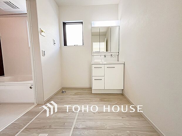 清潔感のあるプライベート空間は、身だしなみチェックや肌のお手入れに最適です。