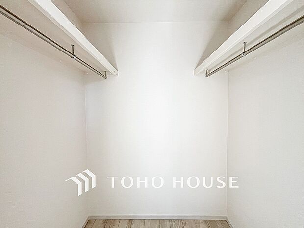 衣類だけでなく大きな荷物も収納でき、お部屋がすっきりします。