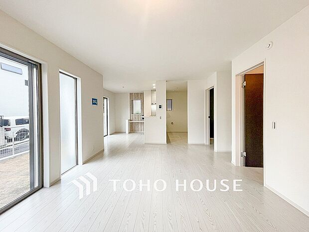 落ち着いた雰囲気に包まれた伸びやかな空間で、ゆったりと家族団らんの時間を過ごせます。