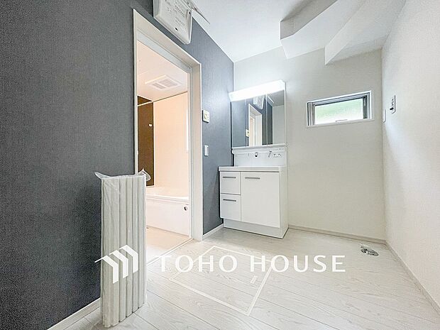 清潔感のあるプライベート空間は、身だしなみチェックや肌のお手入れに最適です。