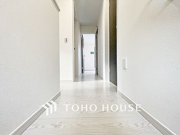 やわらかな陽射しがふりそそぎ、ゆったりした時間が流れる室内。