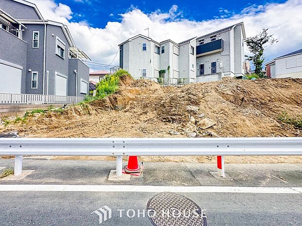 閑静な住宅街の一角、ひと時のくつろぎが生まれ、ゆっくりと愛着が育まれていきます。