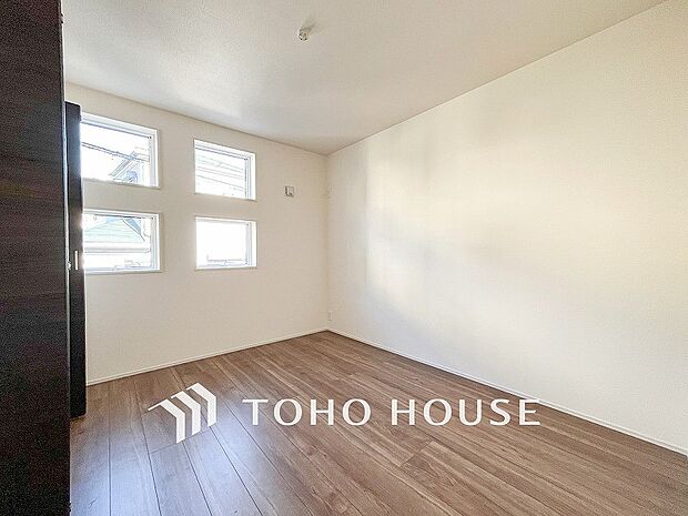 採光もアクセントの一つとして。プライベートルームにはやさしい光が射し込んでいます。