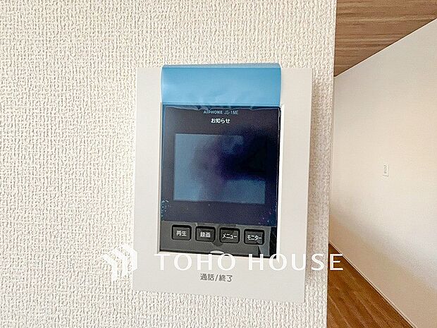 誰が来てもわかる様にモニター付きインターホンを設置。快適と安らぎを合わせた優しい設計。