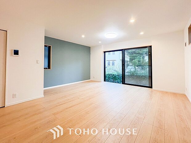 落ち着いた雰囲気に包まれた伸びやかな空間で、ゆったりと家族団らんの時間を過ごせます。