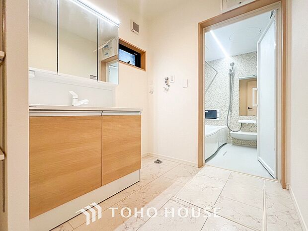 清潔感のあるプライベート空間は、身だしなみチェックや肌のお手入れに最適です。