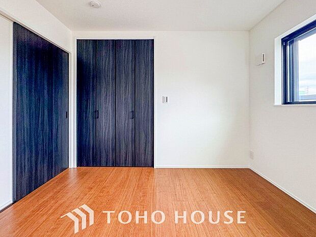 一日の疲れをいやしてくれる主寝室。自分時間を快適に過ごすプライベートルーム。