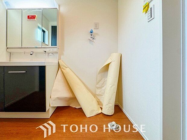 洗濯機を配置しても十分なスペースを確保しております。