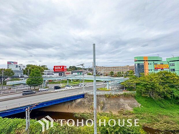 開放的で気持ちの良い眺望と青い空を満喫できます。