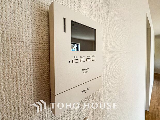 誰が来てもわかる様にモニター付きインターホンを設置。